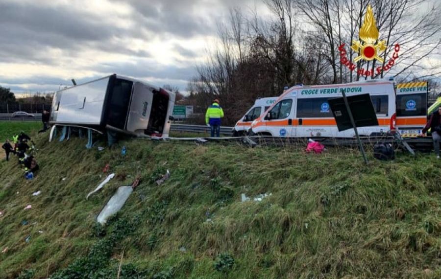 Anunț MAE: Câți români au fost RĂNIȚI în accidentul de autocar din Italia
